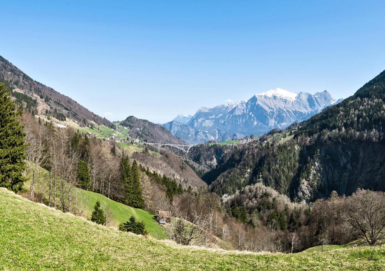 Appartementhaus Quadern Valens エクステリア 写真